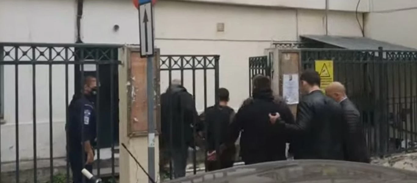 Διπλό φονικό στη Μακρινίτσα - Φίλος θύματος: «Αυτοί οι γονείς τι θα κάνουν;»